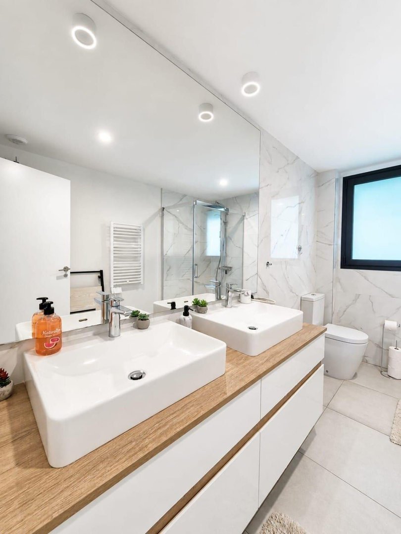 3 Bed Middle Floor Apartment in Selwo
