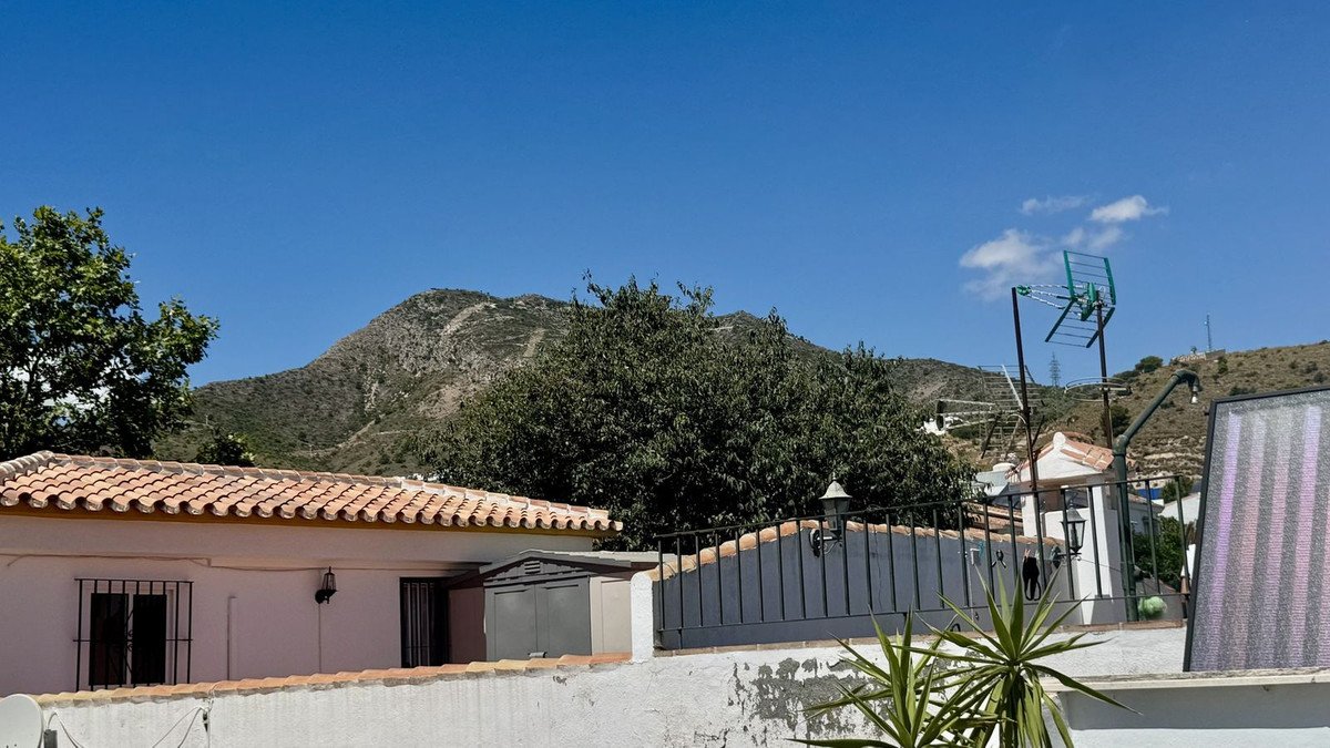 4 Bed Semi-Detached House in Arroyo de la Miel