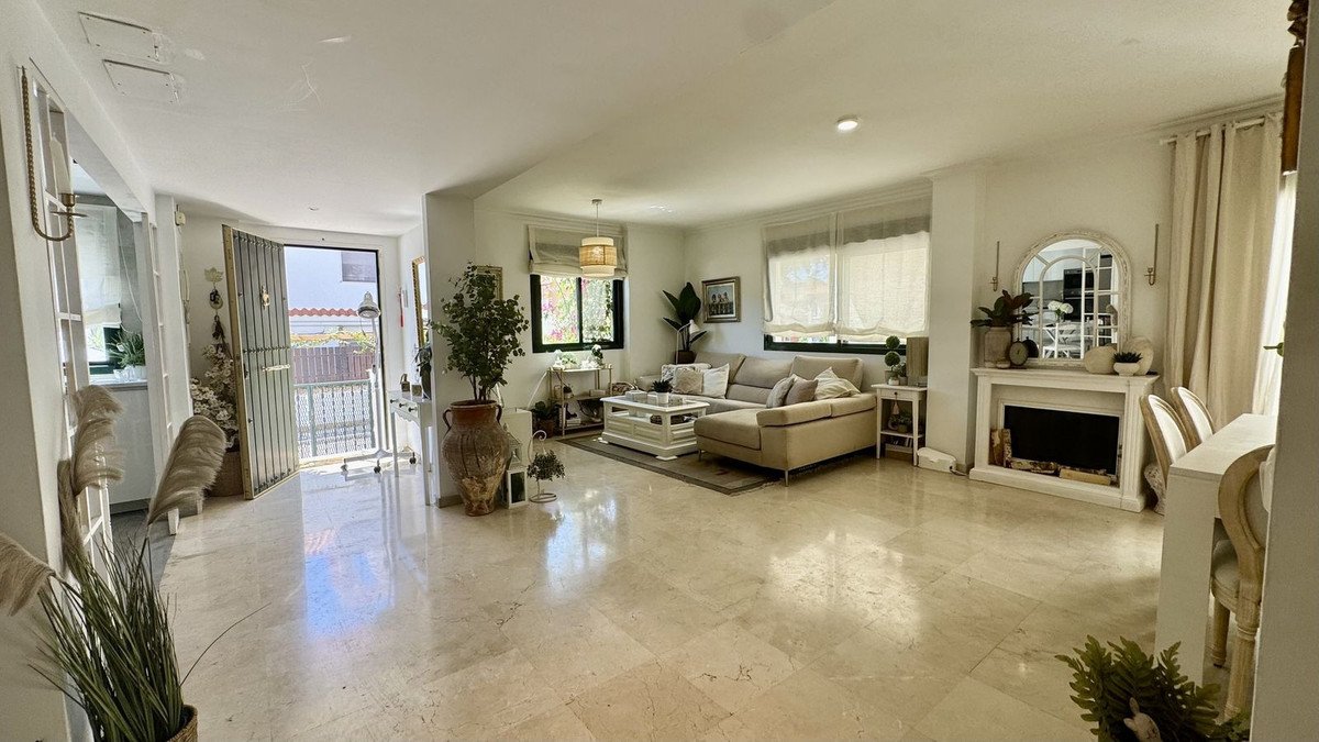 4 Bed Semi-Detached House in Arroyo de la Miel