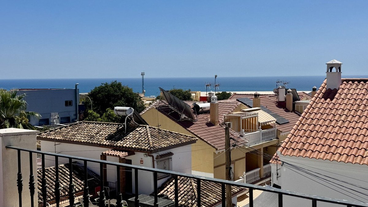 4 Bed Semi-Detached House in Arroyo de la Miel