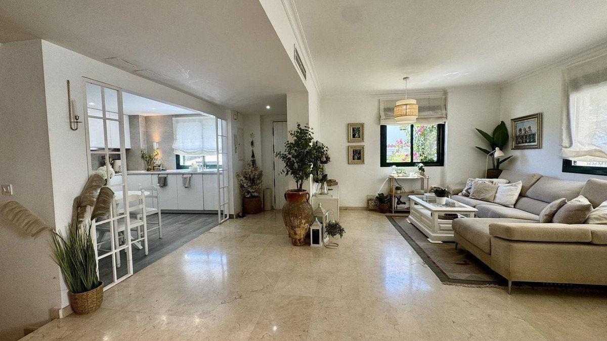 4 Bed Semi-Detached House in Arroyo de la Miel