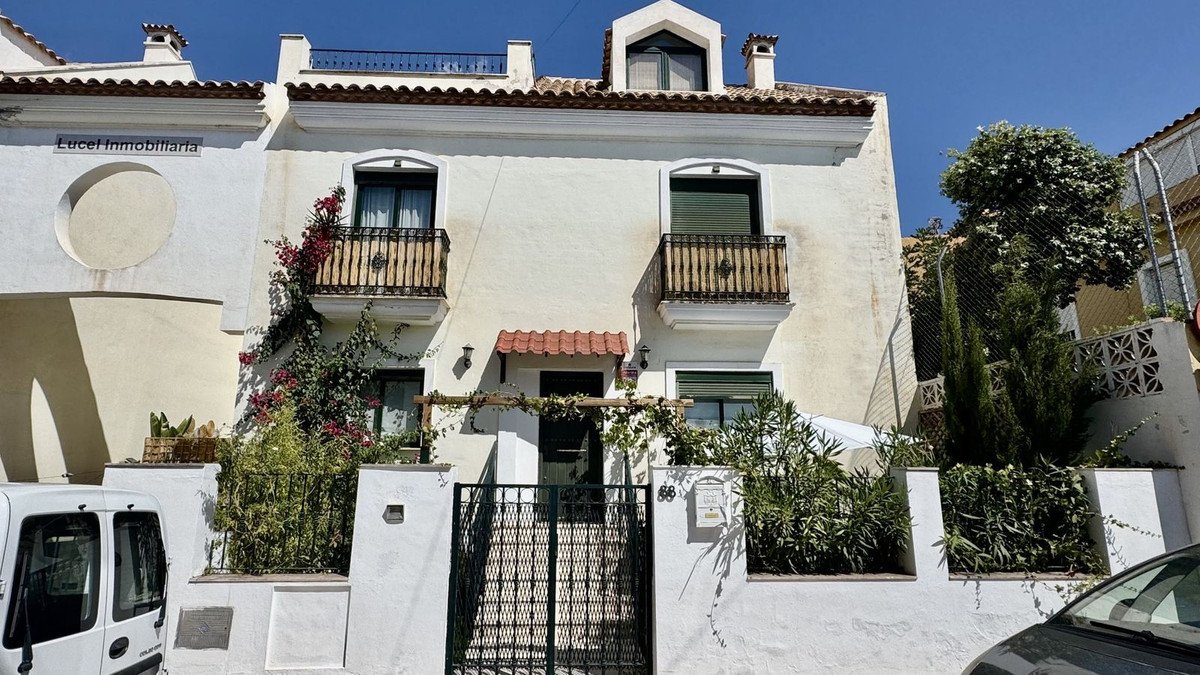 4 Bed Semi-Detached House in Arroyo de la Miel