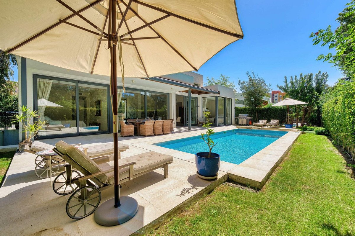 4 Bed Detached Villa in Atalaya