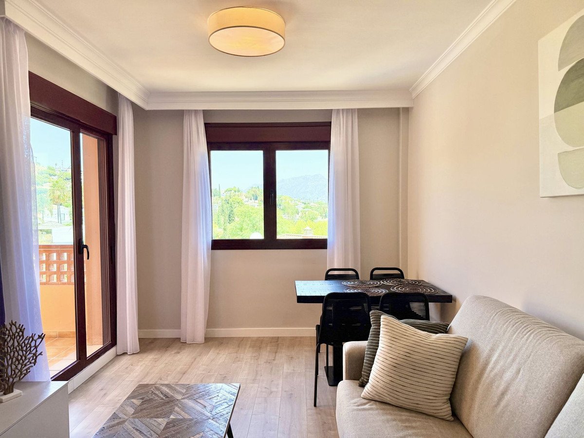 1 Bed Top Floor Apartment in Benahavís