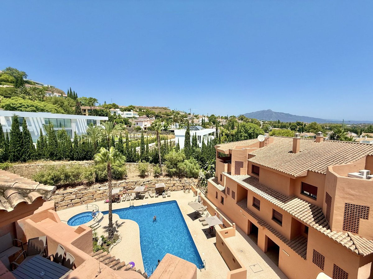 1 Bed Top Floor Apartment in Benahavís