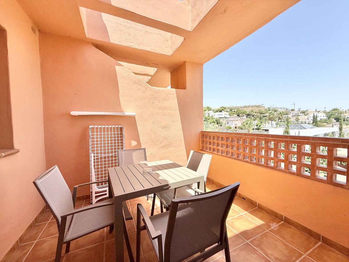 1 Bed Top Floor Apartment in Benahavís