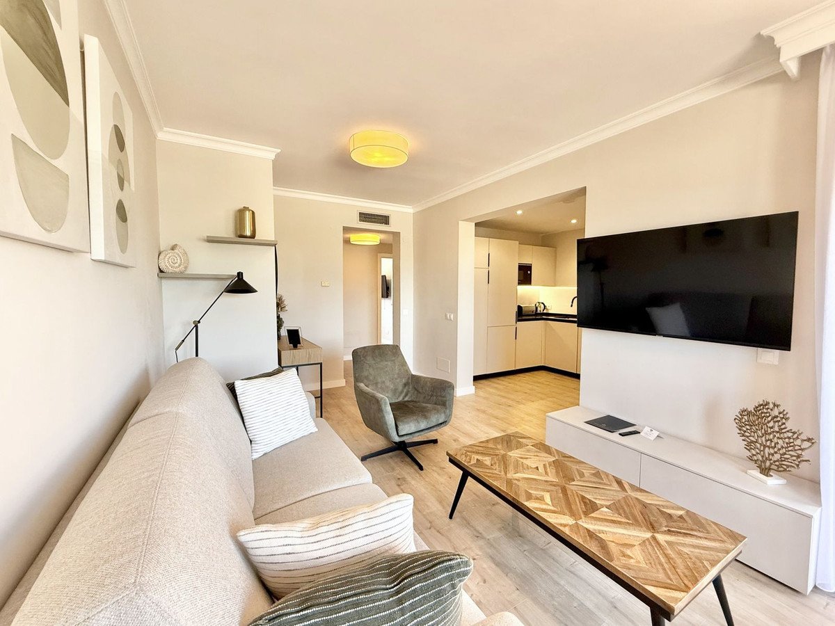 1 Bed Top Floor Apartment in Benahavís