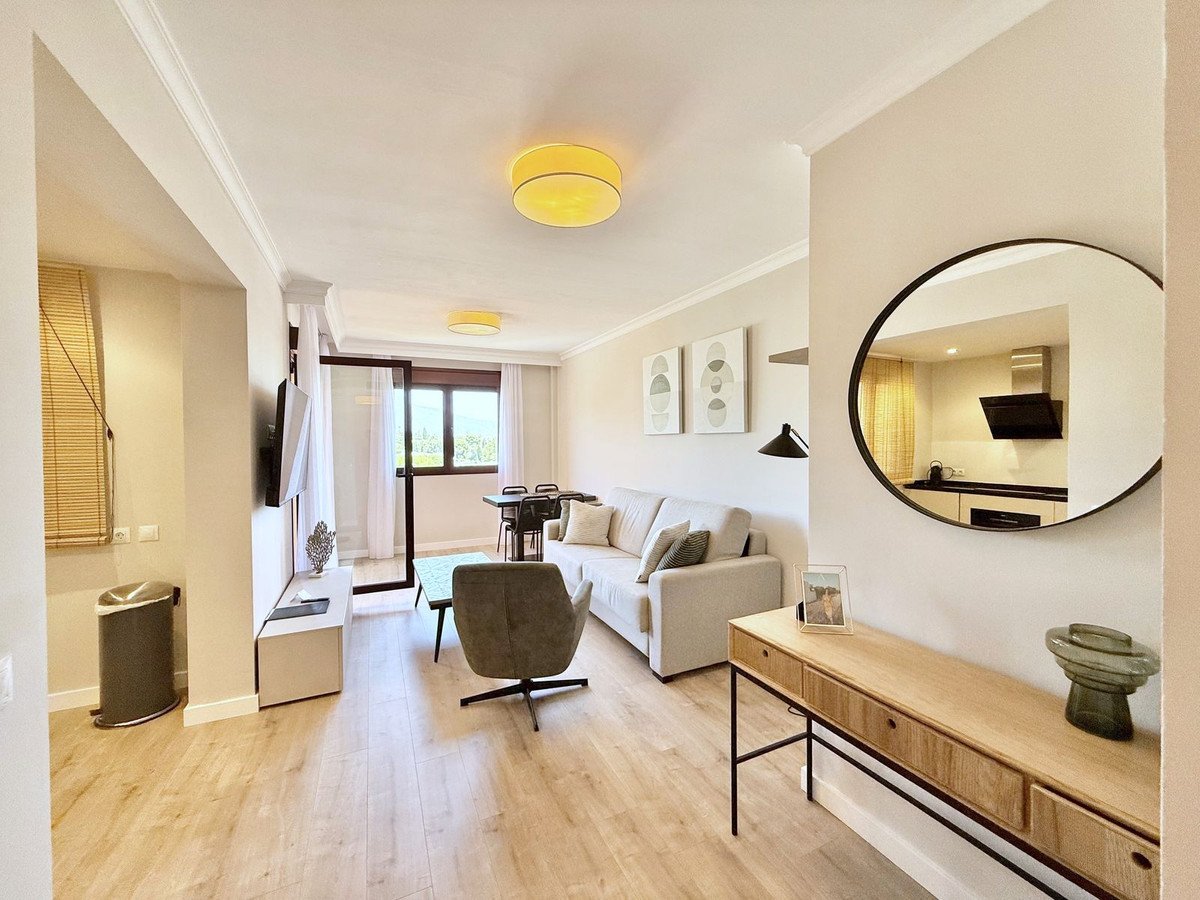 1 Bed Top Floor Apartment in Benahavís