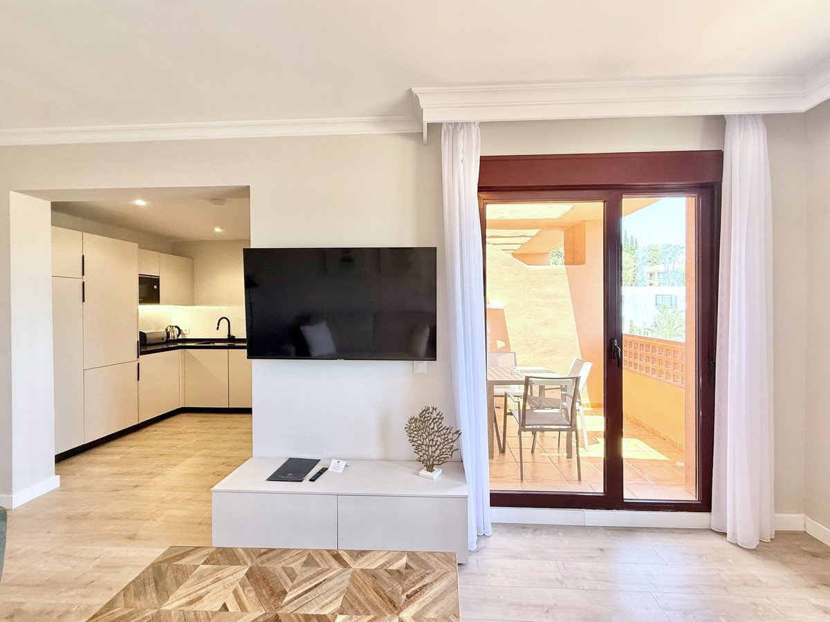 1 Bed Top Floor Apartment in Benahavís