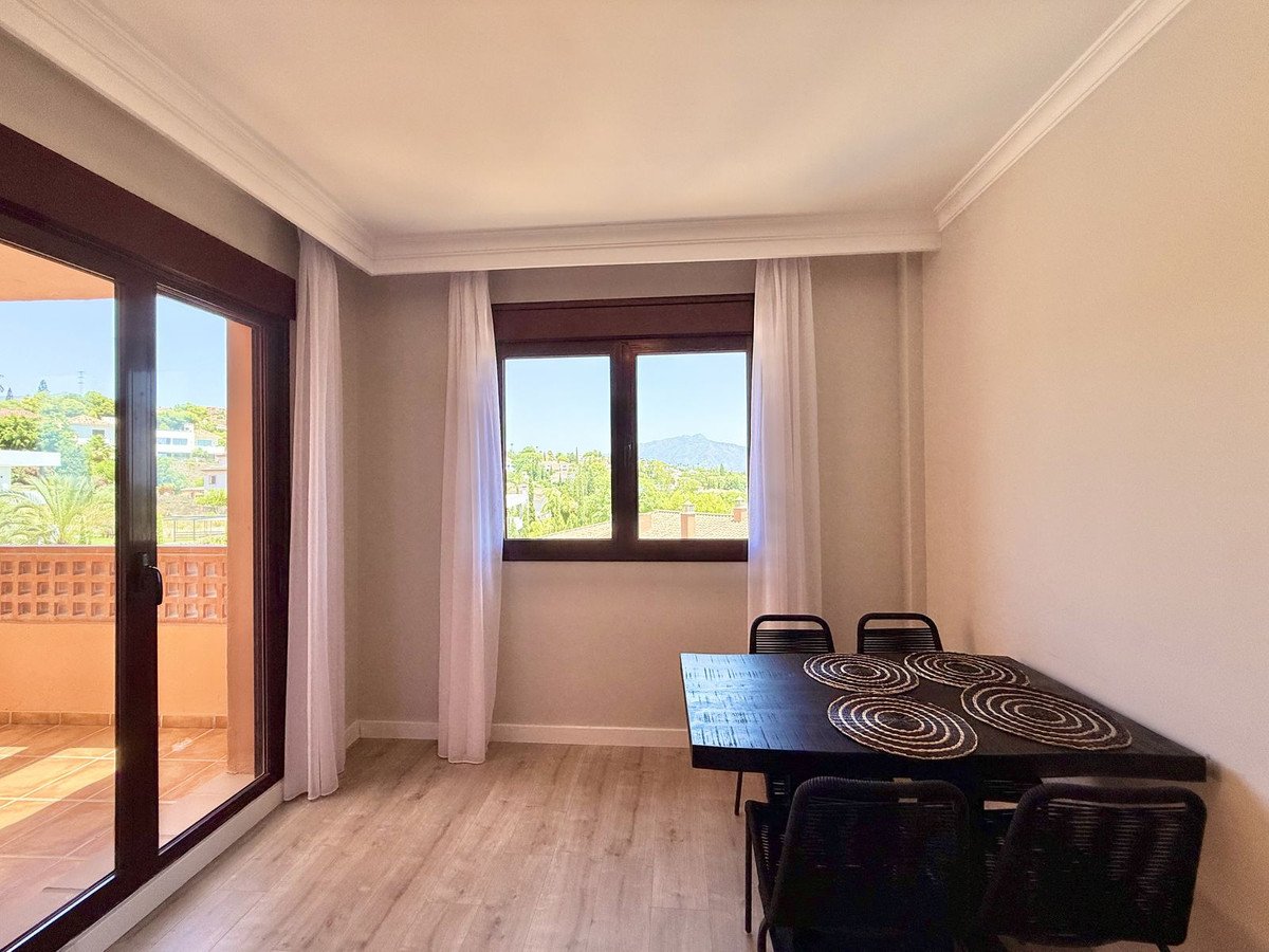 1 Bed Top Floor Apartment in Benahavís