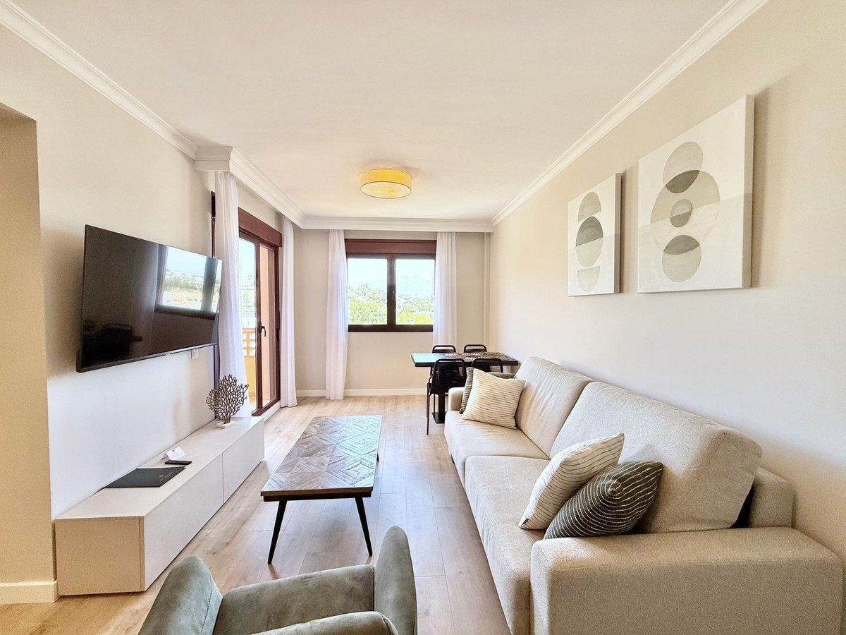 1 Bed Top Floor Apartment in Benahavís