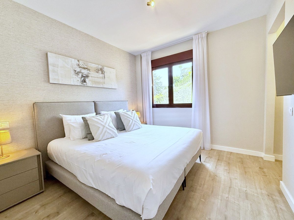 1 Bed Top Floor Apartment in Benahavís