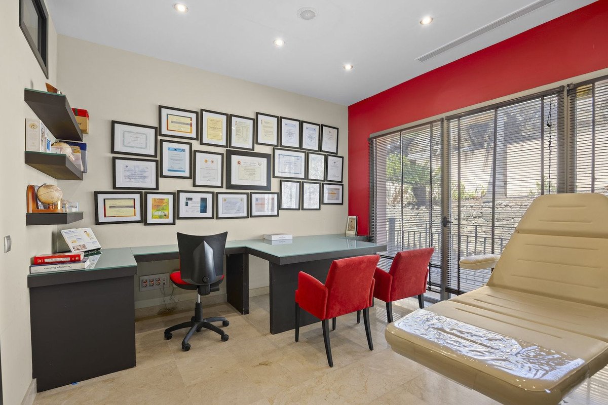 Office in Marbesa