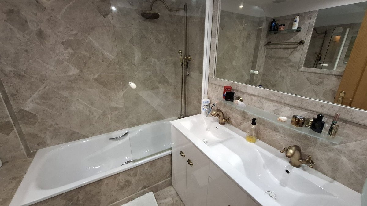 2 Bed Top Floor Apartment in Manilva