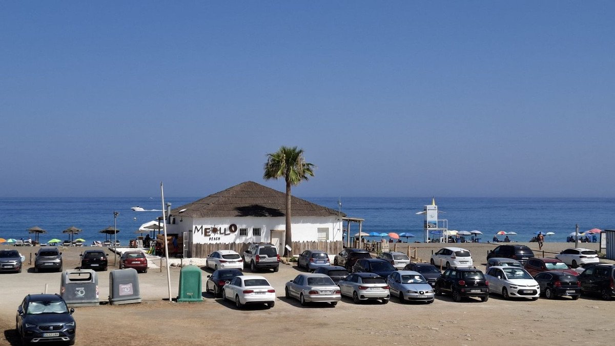 2 Bed Top Floor Apartment in Manilva
