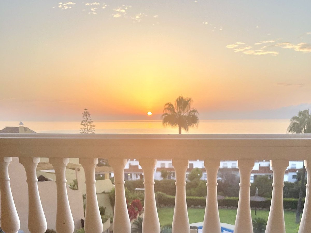2 Bed Top Floor Apartment in Manilva