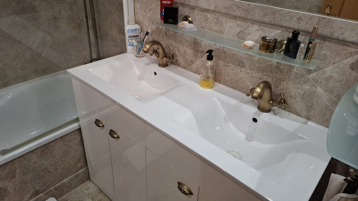 2 Bed Top Floor Apartment in Manilva
