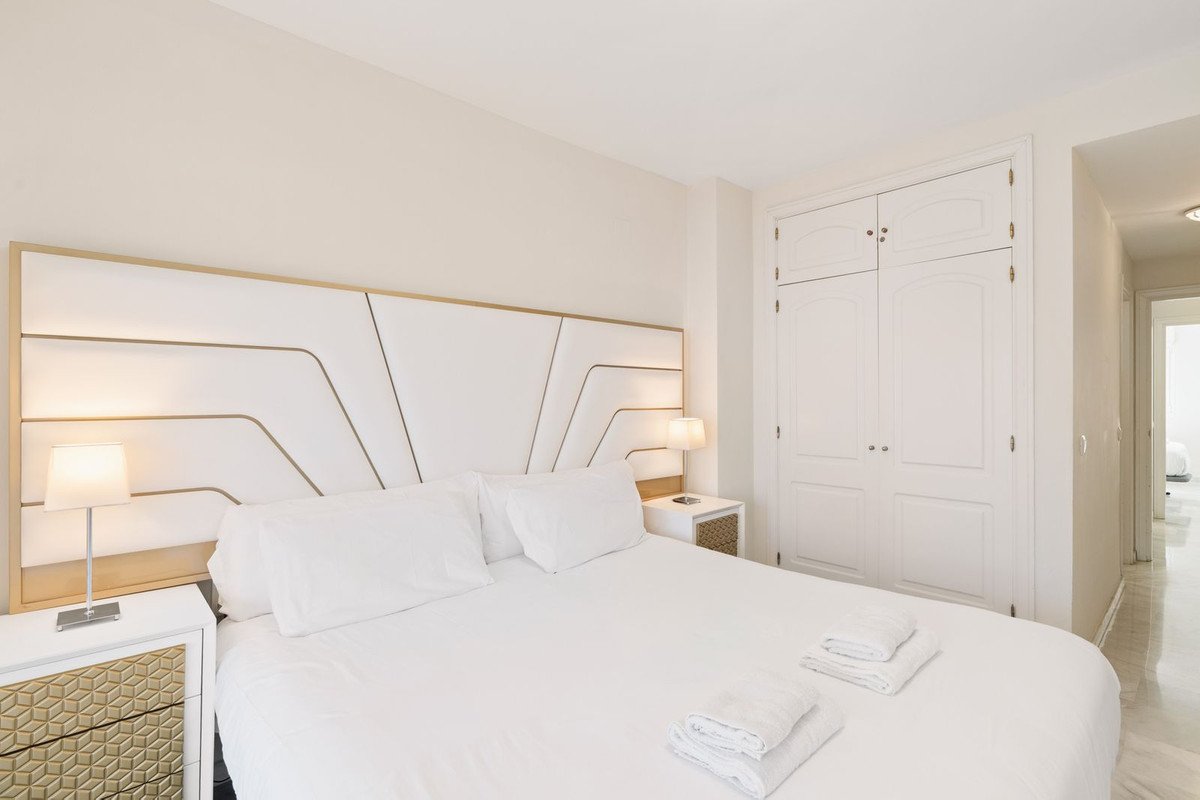 2 Bed Middle Floor Apartment in Calahonda