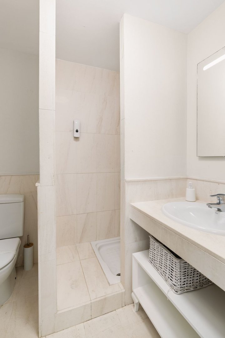 2 Bed Middle Floor Apartment in Calahonda