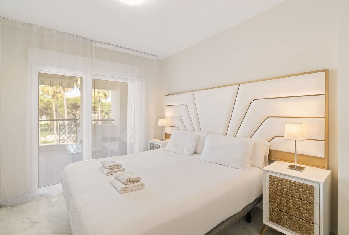 2 Bed Middle Floor Apartment in Calahonda