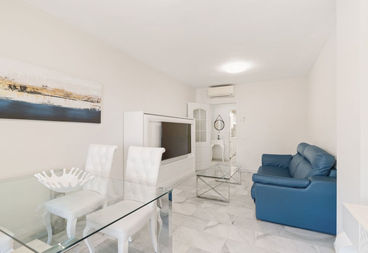 2 Bed Middle Floor Apartment in Calahonda