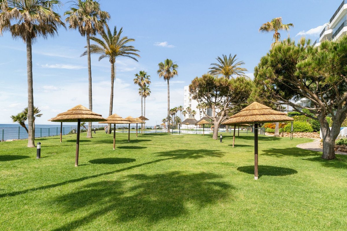 2 Bed Middle Floor Apartment in Calahonda