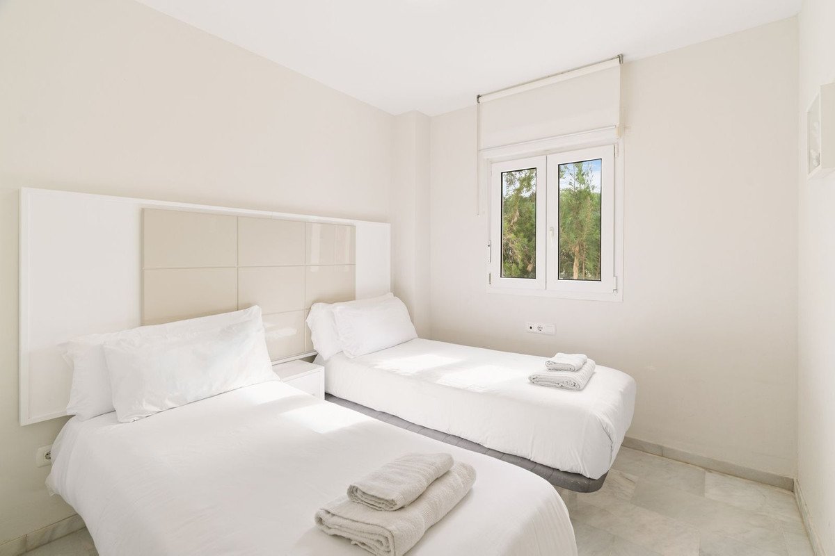 2 Bed Middle Floor Apartment in Calahonda