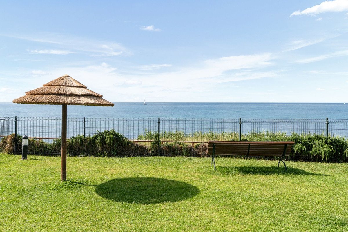 2 Bed Middle Floor Apartment in Calahonda