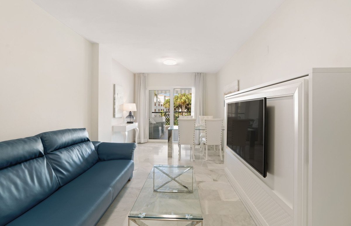 2 Bed Middle Floor Apartment in Calahonda