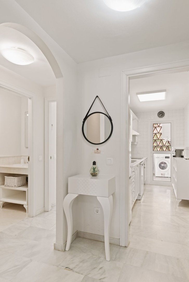 2 Bed Middle Floor Apartment in Calahonda