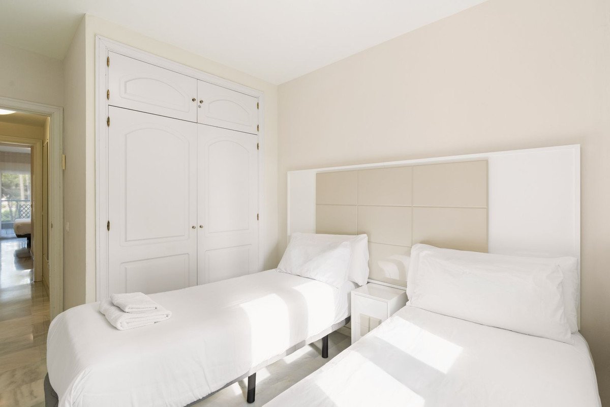 2 Bed Middle Floor Apartment in Calahonda