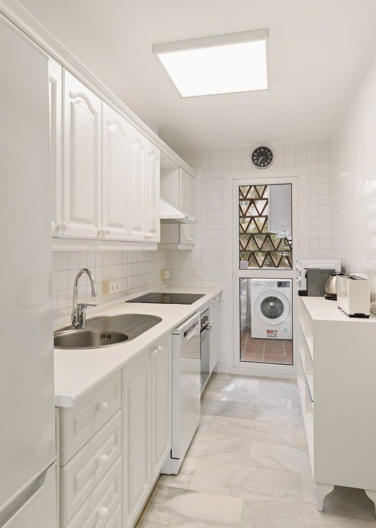 2 Bed Middle Floor Apartment in Calahonda