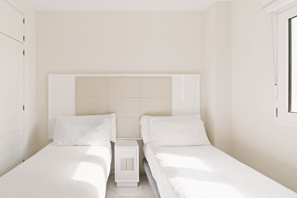 2 Bed Middle Floor Apartment in Calahonda