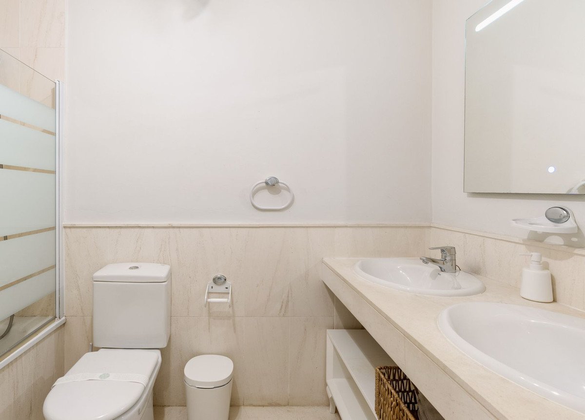 2 Bed Middle Floor Apartment in Calahonda