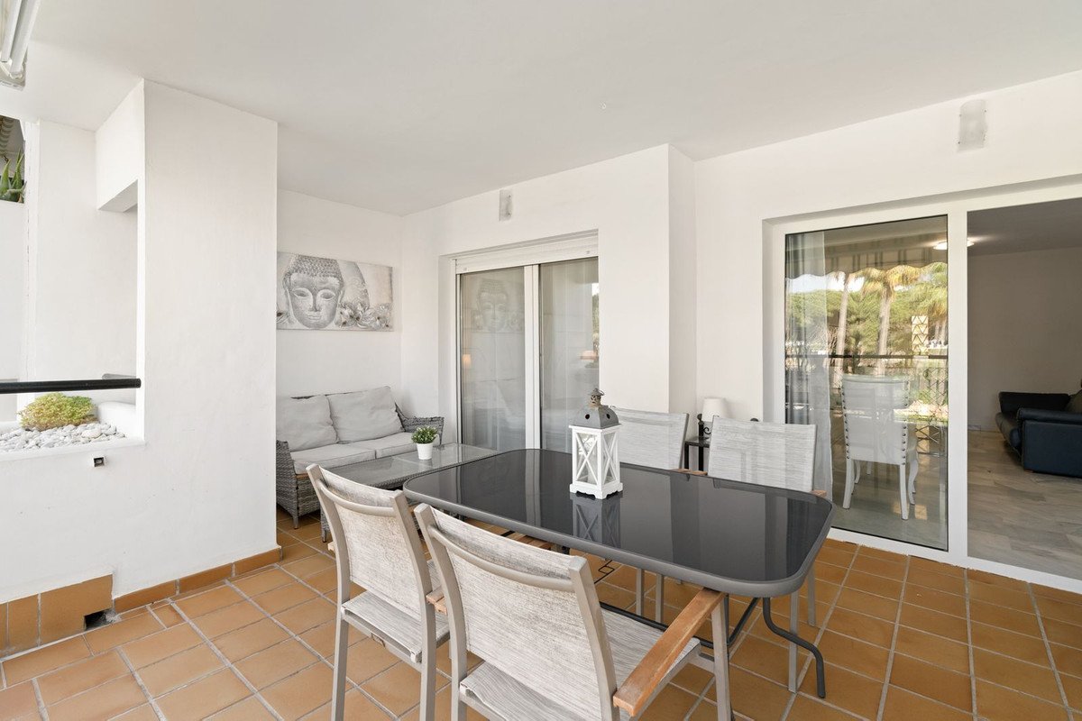 2 Bed Middle Floor Apartment in Calahonda