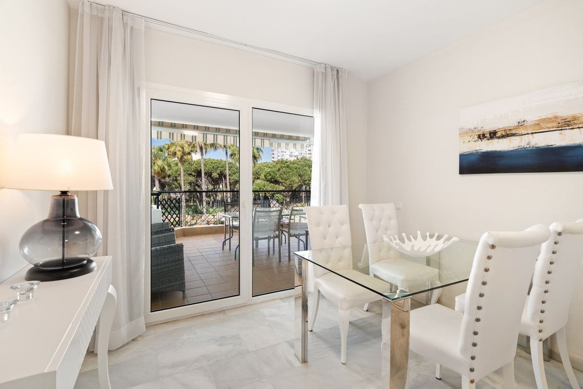 2 Bed Middle Floor Apartment in Calahonda