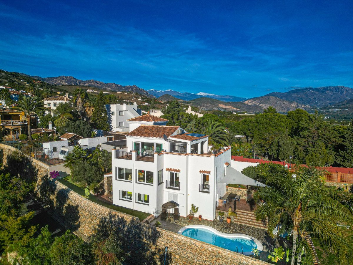 4 Bed Detached Villa in Salobreña