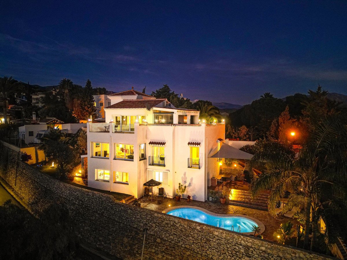 4 Bed Detached Villa in Salobreña