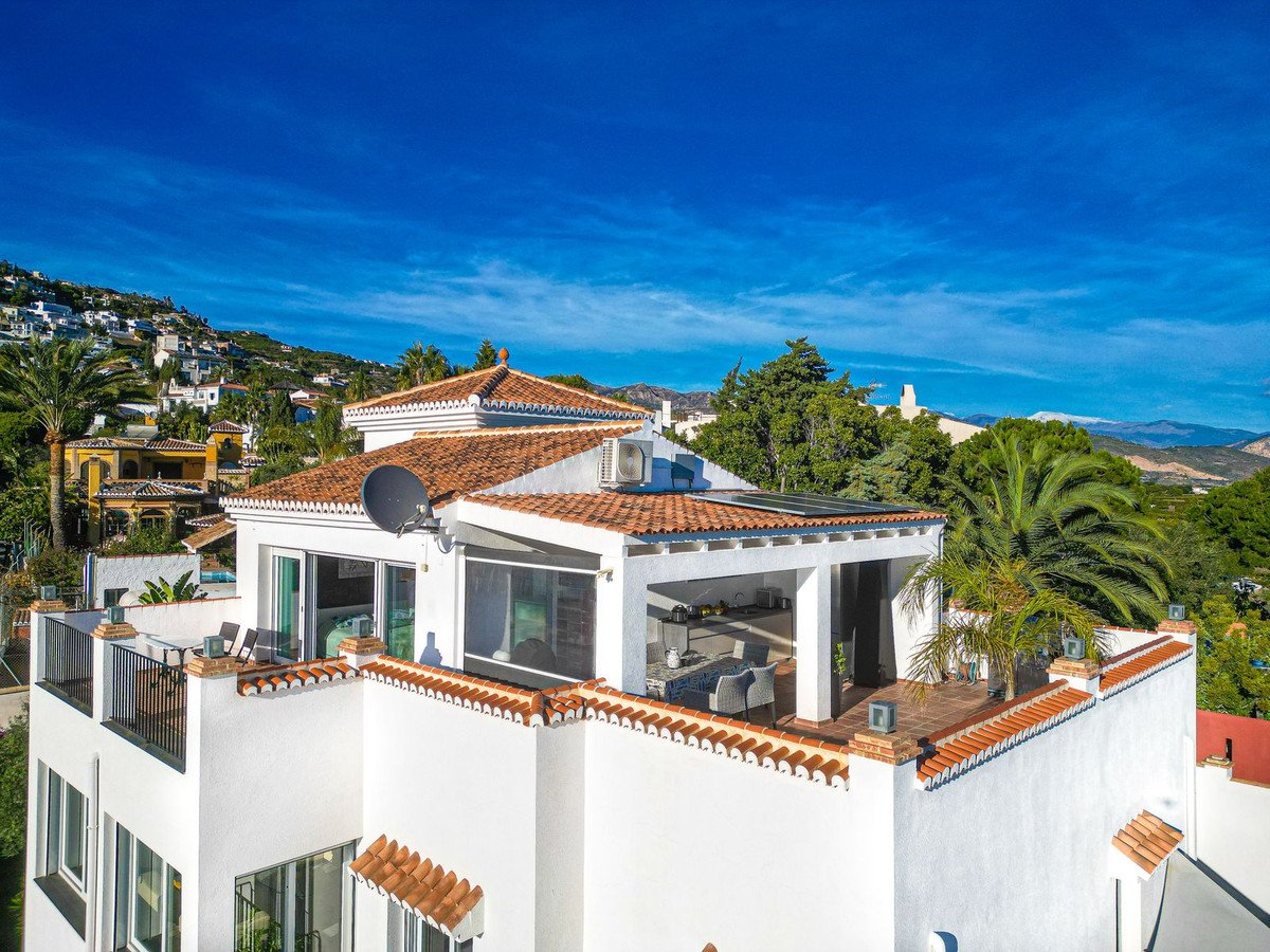 4 Bed Detached Villa in Salobreña
