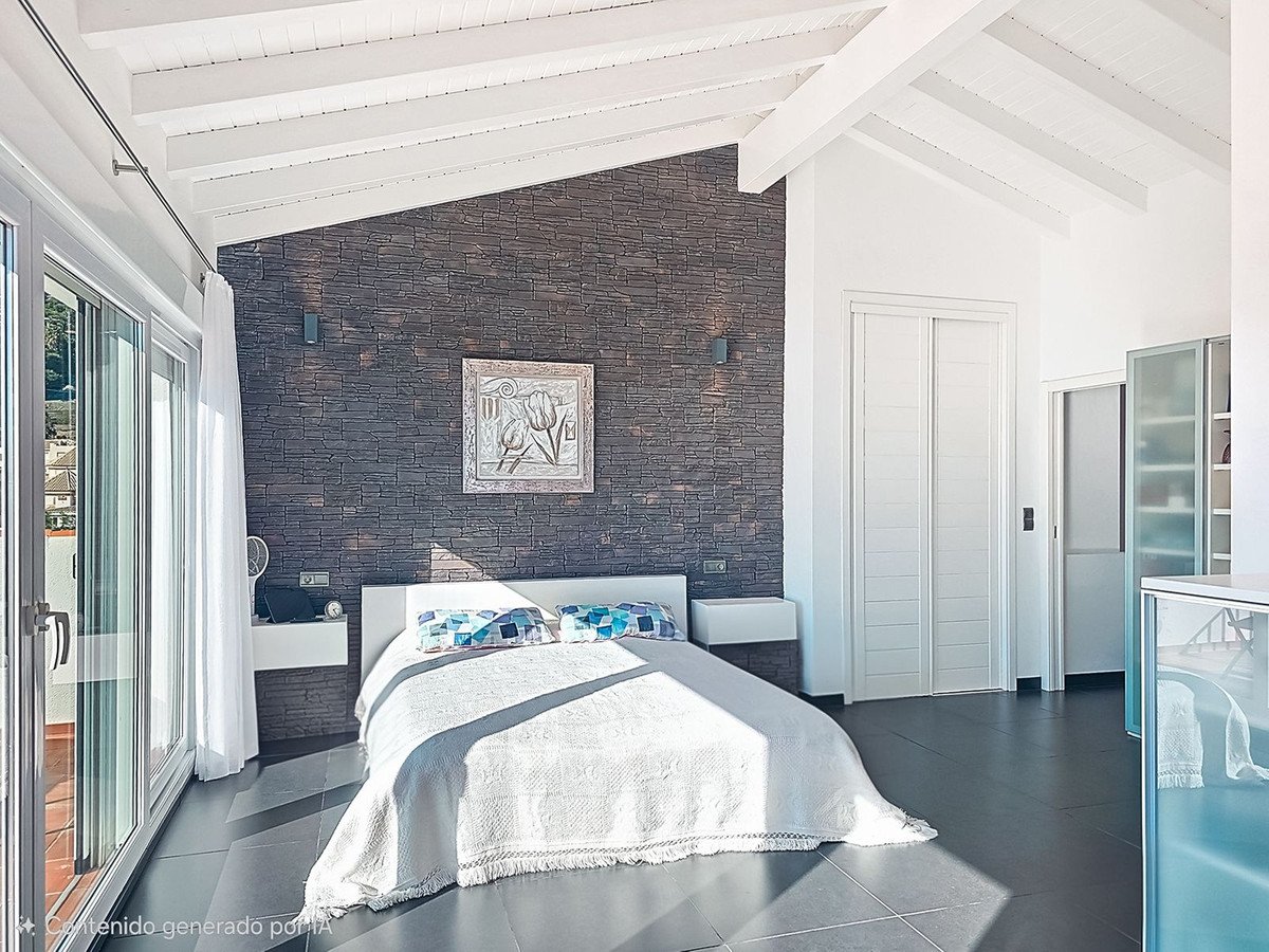 4 Bed Detached Villa in Salobreña