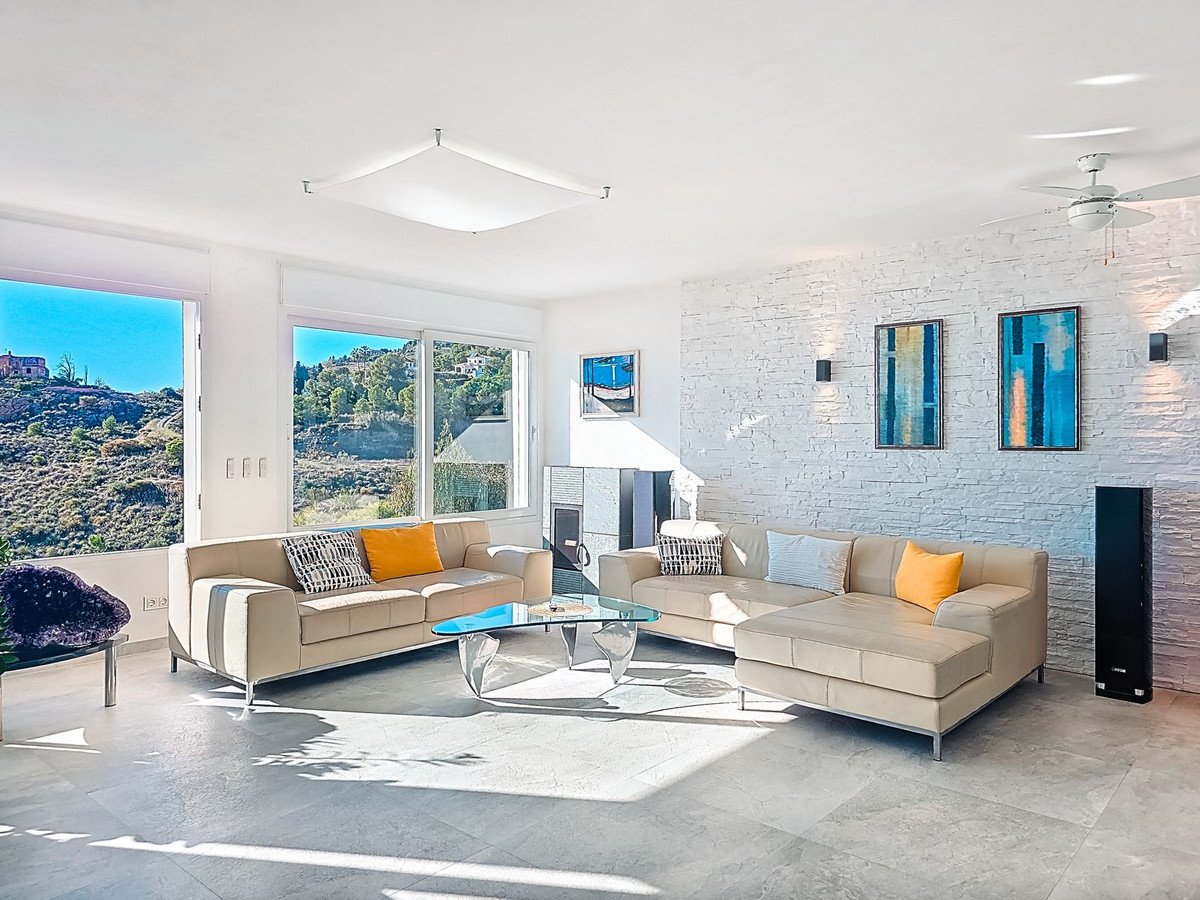 4 Bed Detached Villa in Salobreña
