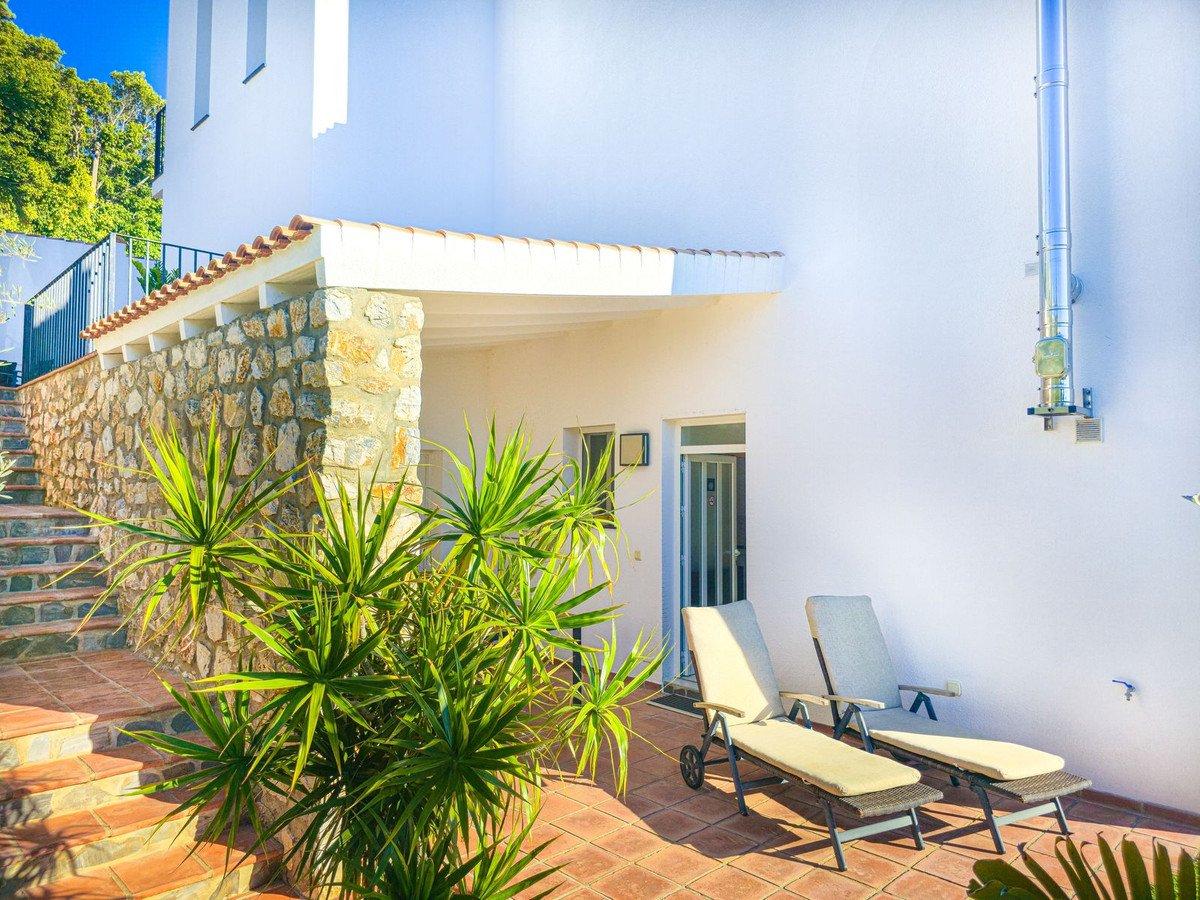 4 Bed Detached Villa in Salobreña