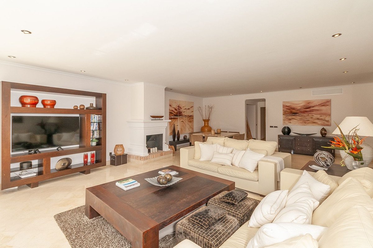 3 Bed Middle Floor Apartment in Elviria