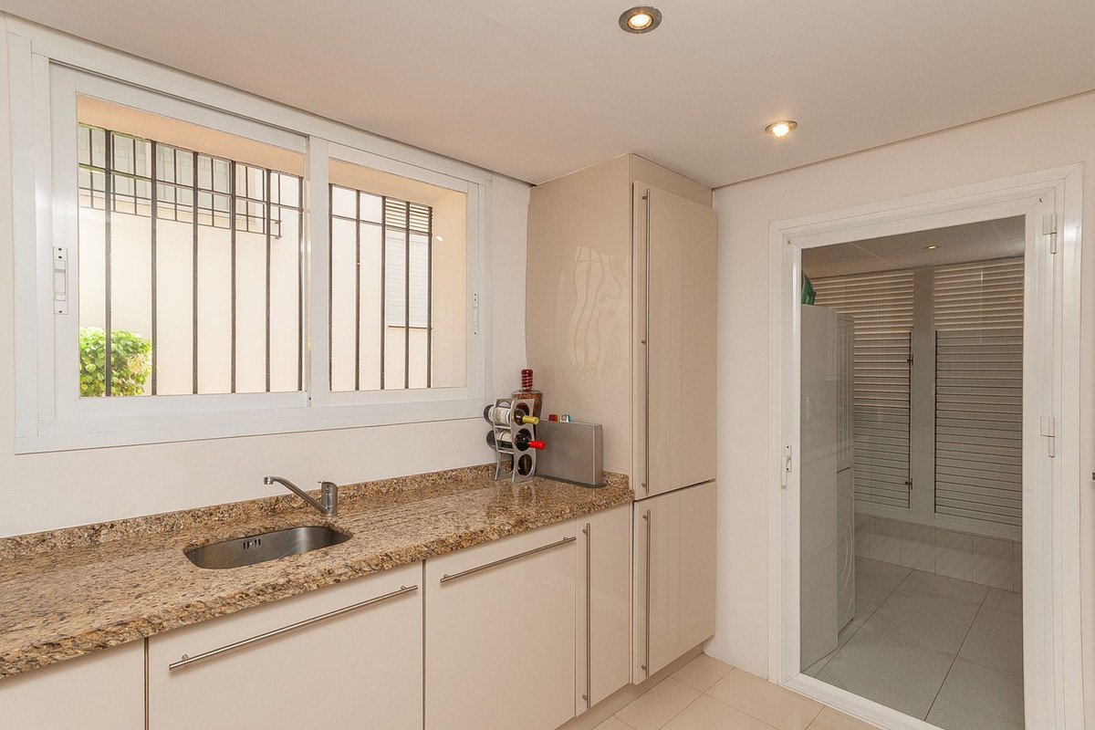 3 Bed Middle Floor Apartment in Elviria