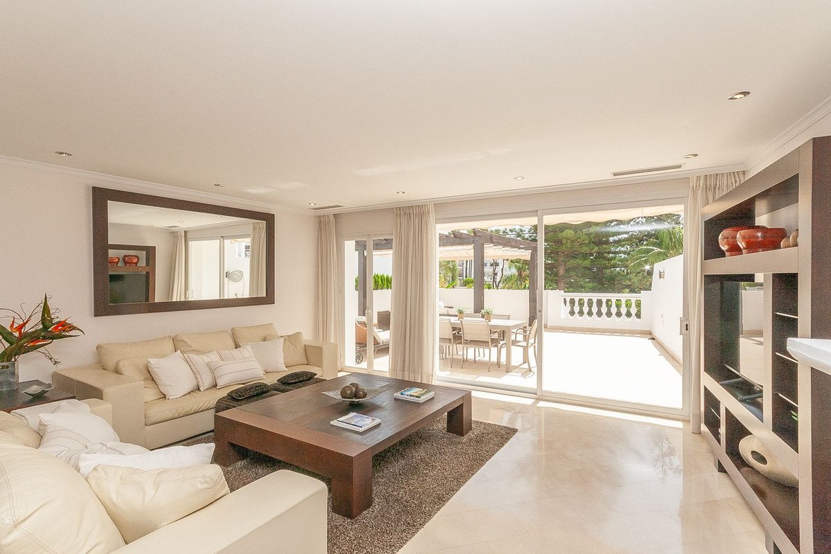 3 Bed Middle Floor Apartment in Elviria