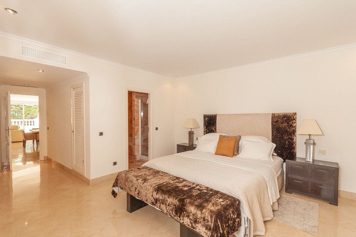 3 Bed Middle Floor Apartment in Elviria