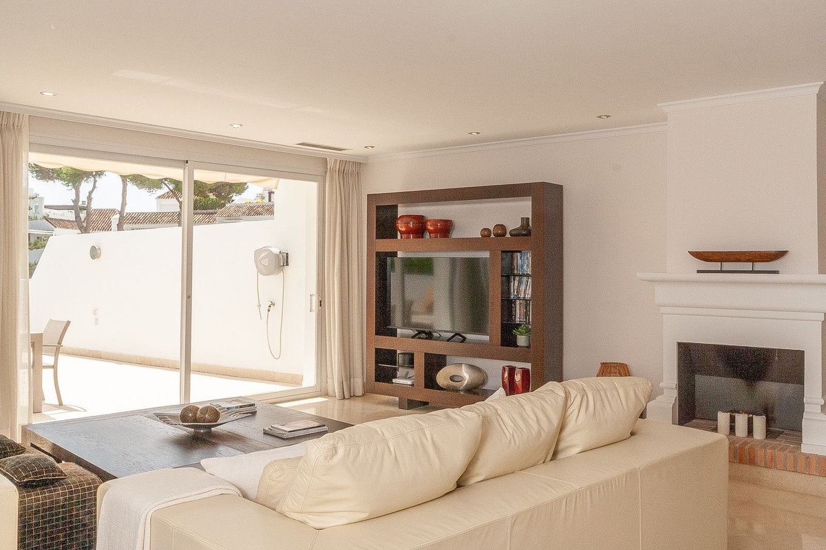 3 Bed Middle Floor Apartment in Elviria