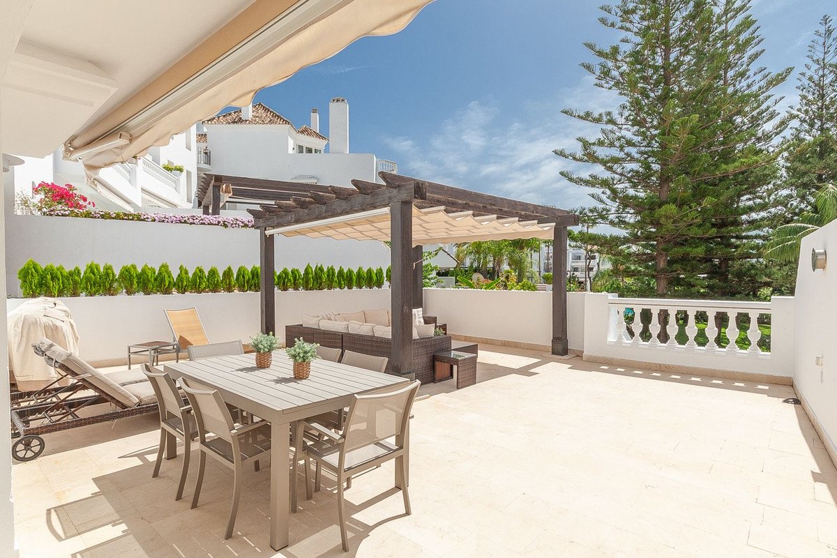 3 Bed Middle Floor Apartment in Elviria