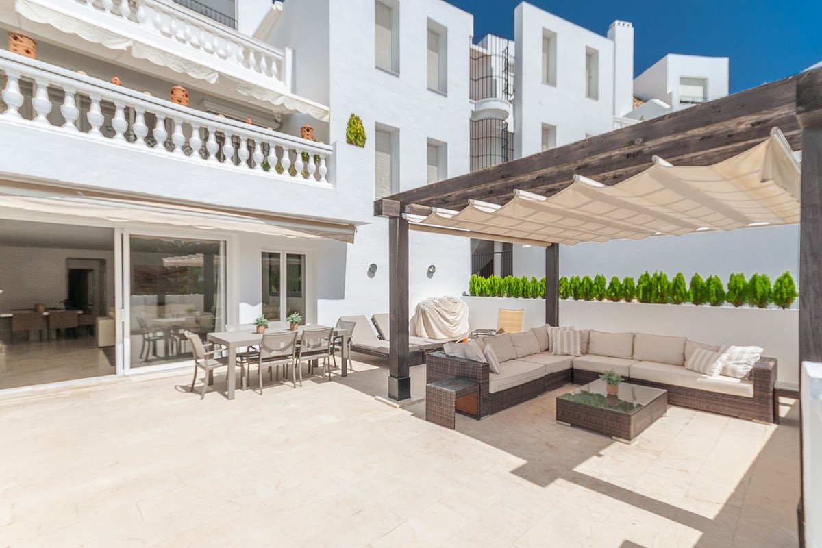 3 Bed Middle Floor Apartment in Elviria