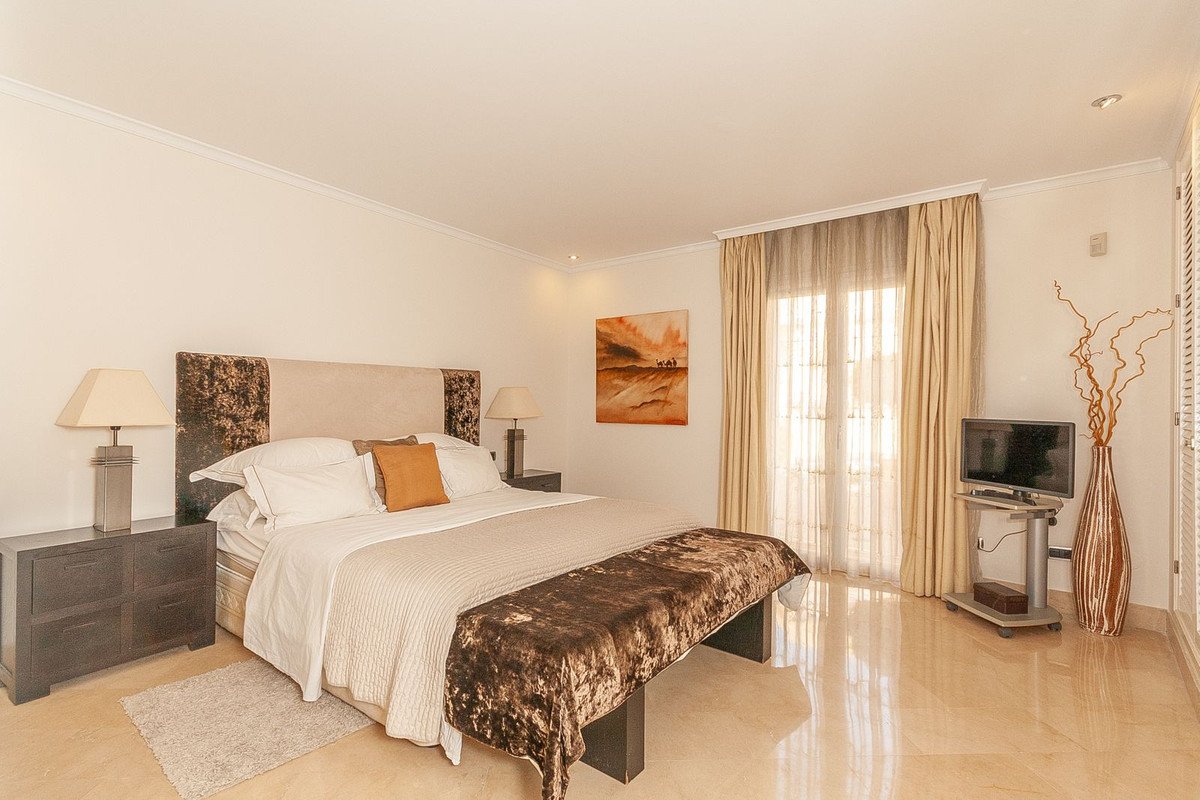 3 Bed Middle Floor Apartment in Elviria